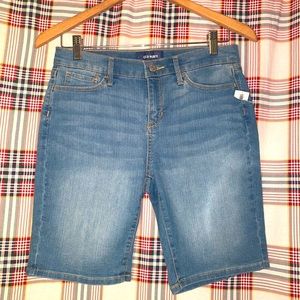 NWT OLD NAVY SIZE 16 REGULAR FIT STANDARD SHORTS
